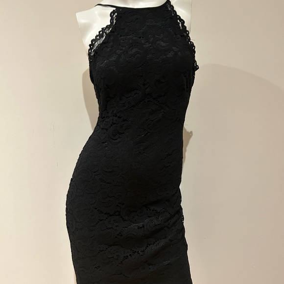 Black lace dress. - Picture 2 of 5